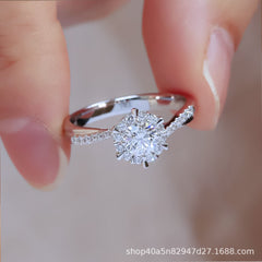 Light Luxury Twisted Arm Four-Claw Ring