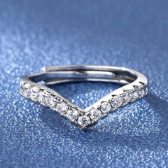 V-shaped Small Broken Diamond Women’s Ring