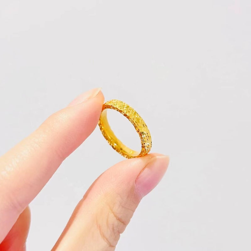 Gold crushed ice ring