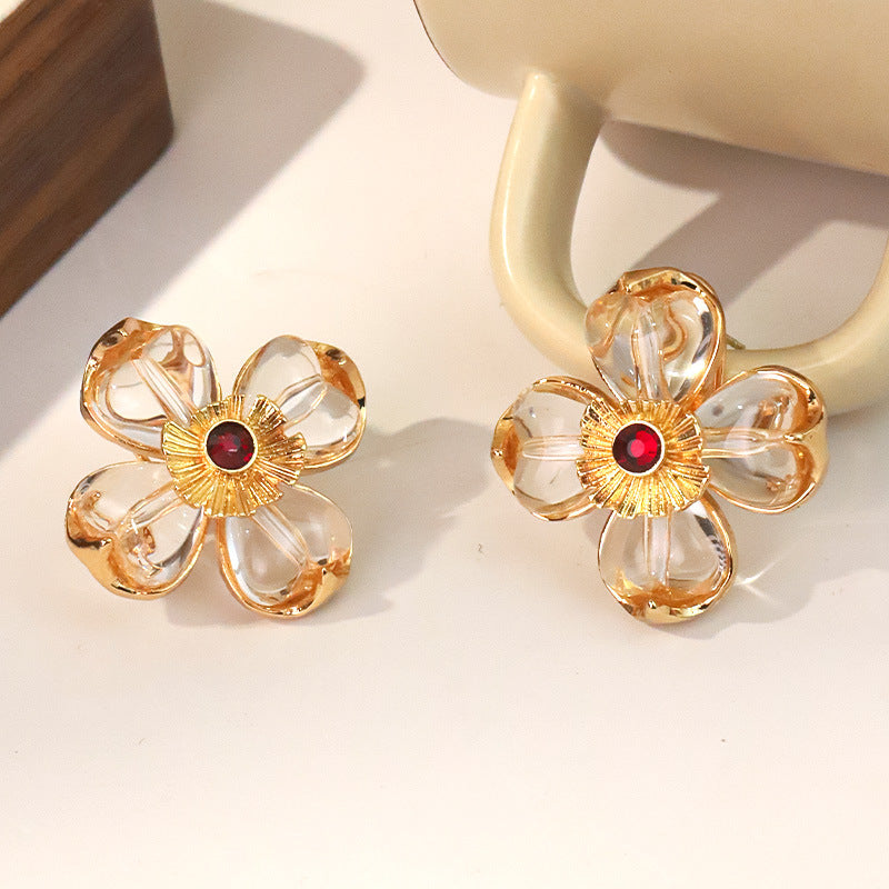 Light luxury court style stud earrings