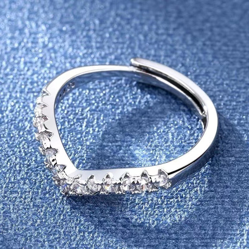 V-shaped small broken diamond women's ring