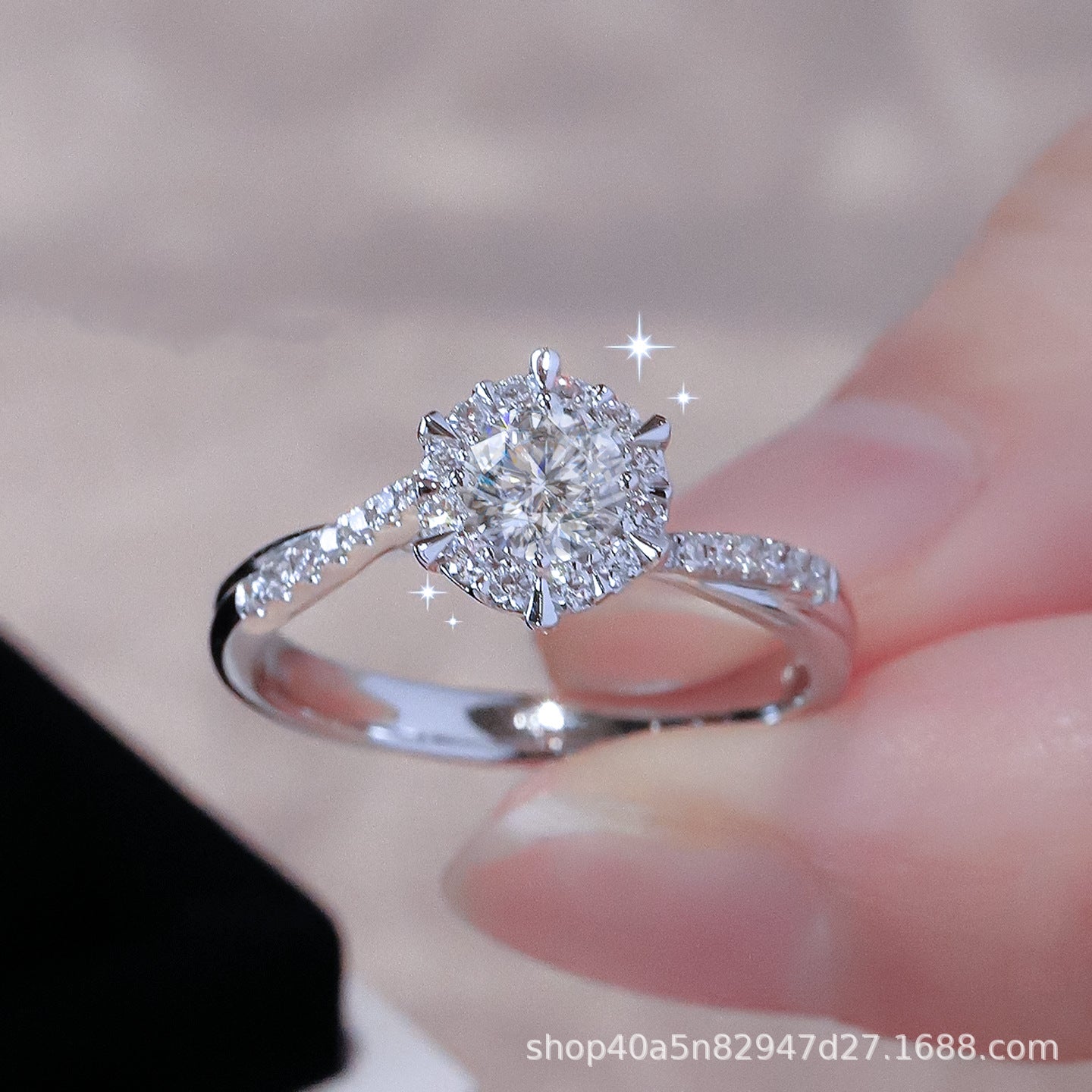 Light Luxury Twisted Arm Four-Claw Ring