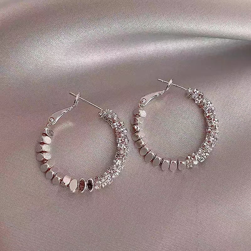 Broken silver light luxury design earrings