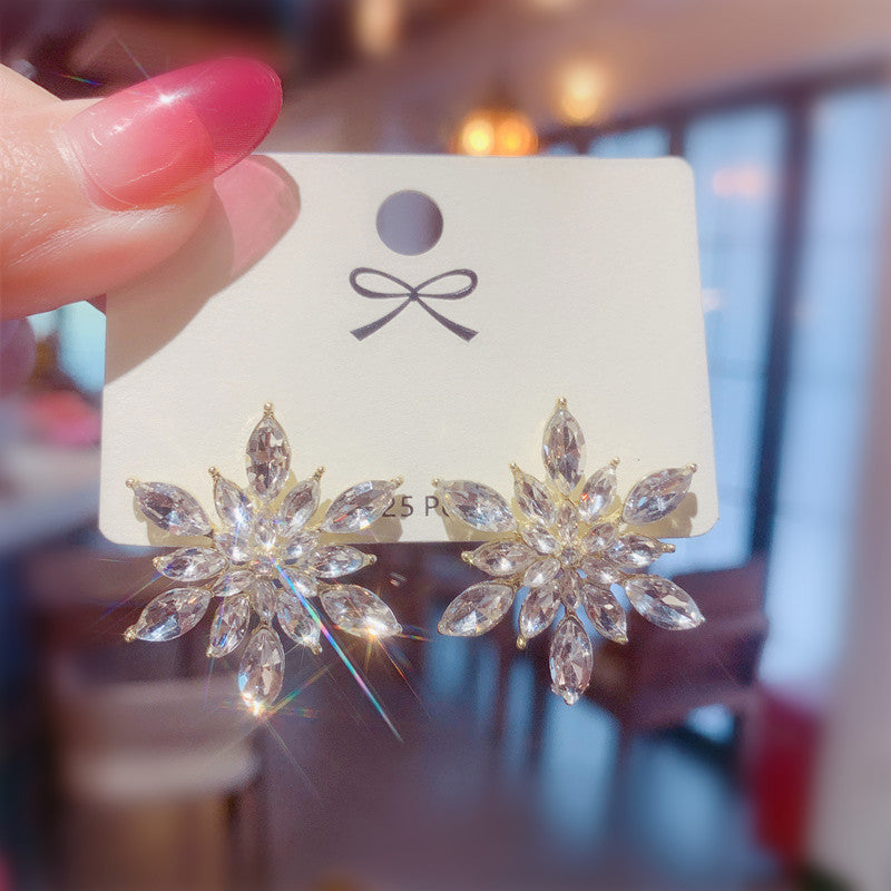 Micro-encrusted zirconium snowflake earrings