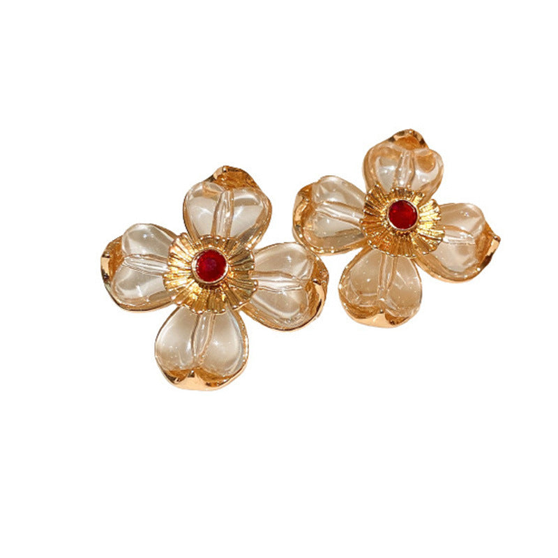 Light luxury court style stud earrings