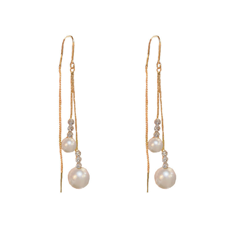 Stylish and versatile small fresh pearl earrings