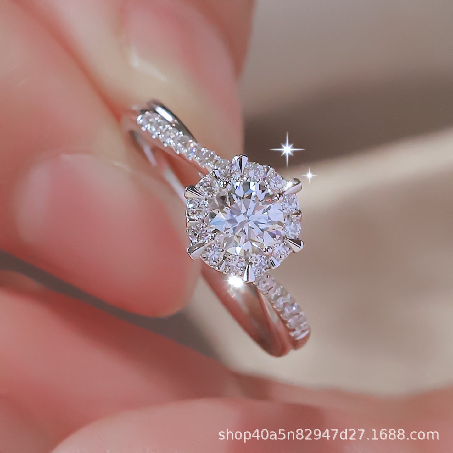 Light Luxury Twisted Arm Four-Claw Ring