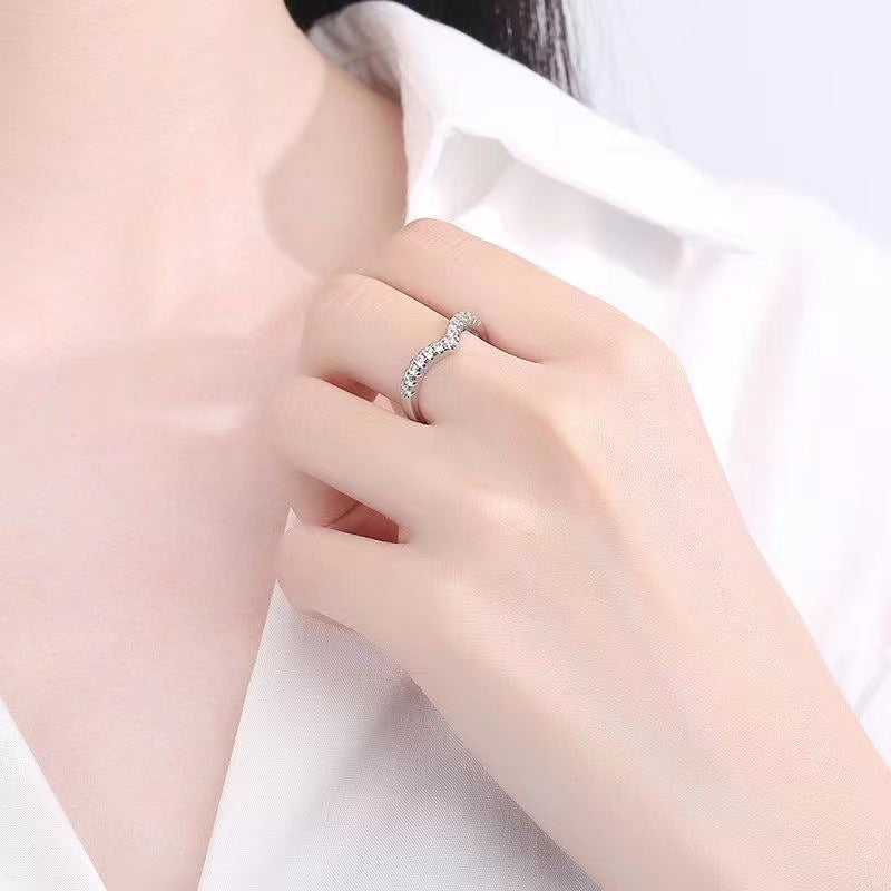 V-shaped small broken diamond women's ring