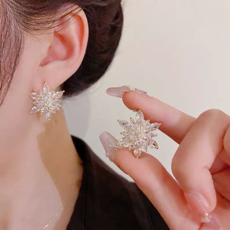 Micro-encrusted zirconium snowflake earrings