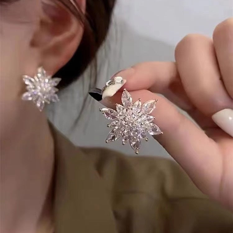 Micro-Inlaid Zircon Snowflake Earrings